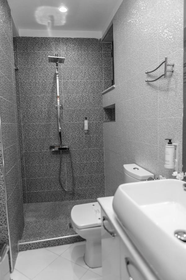 Spacious City Paradise - 3Br Apt In The Heart Of Tirana Buitenkant foto