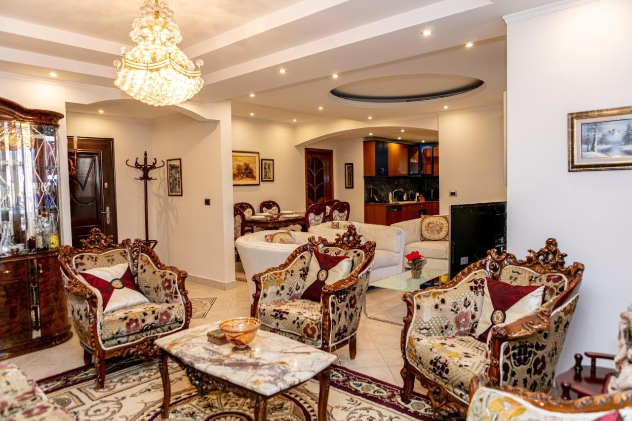 Spacious City Paradise - 3Br Apt In The Heart Of Tirana Buitenkant foto